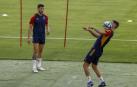 Los navarros David García y Mikel Merino, durante el entrenamiento de la selección de este miércoles