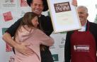 Carlos Iriguibel recogió el premio en nombre de su familia.