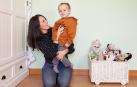 Andrea Lizarraga, con su hijo Udei, de 2 años, que nació prematuro.