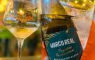 Uno de los vinos blancos de Bodegas Marco Real.