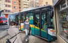 La villavesa ha chocado contra la esquina de un comercio de prensa y revistas