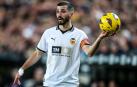 El capitán del Valencia FC, Gayá, durante el partido frente al Athletic Club de Bilbao
