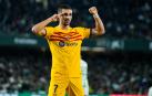 Ferran Torres celebra uno de sus tres goles marcados este domingo frente al Betis en el Benito Villamarín
