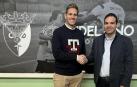 David González, nuevo entrenador del Tudelano, junto al presidente Ramón Lázaro