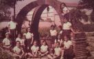 Alumnas del parvulario ubicado en el chalé ‘Villa Maris Stella’, en la calle Monte Monjardín, cerca del Club de Tenis, a comienzos de los setenta. Lo regían las monjas francesas de las Madres de la Asunción