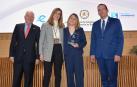 De izquierda a derecha: Florentino Pérez Raya, presidente del CGE; Miren Idoia Pardavila, vocal del Colegio de Enfermeras de Navarra; Ruth Reinaldo; y José Luis Cobos, vicepresidente del CGE