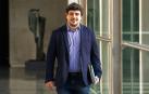 El parlamentario de Contigo-Zurekin Miguel Garrido, en los pasillos del Legislativo navarro
