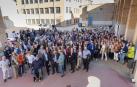 Los asistentes a la fiesta del Día del Antiguo Alumno del Colegio San Francisco Javier (Jesuitas) de Tudela posaron juntos para una gran foto de familia