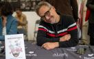 Santi Balmes, cantante de 'Love of Lesbian', firma de ejemplares de su libro en el día de Sant Jordi 2024