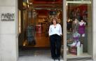 Marian Alonso Burguete en su comercio de la calle Tafalla de Pamplona.