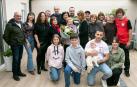 Participantes en el homenaje a la vecina centenaria de la Txantrea Herminia León Ruiz