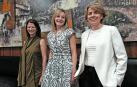 Desde la izda., Anna Dulska, investigadora especializada en cultura sefardí del Instituto Cultura y Sociedad de la Universidad de Navarra; la concejala de Turismo de Estella, Cristina Pérez; y Elena Belzunce, directora de comunicación y Desarrollo del Instituto Cultura y Sociedad