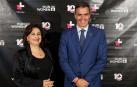 La directora ejecutiva de ONU Mujeres, Sima Sami Bahous, y el presidente del Gobierno español, Pedro Sánchez posan durante la gala HeforShe este martes, en Nueva York (Estados Unidos)