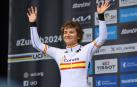 Paula Ostiz, feliz tras conseguir la medalla de plata en el Mundial júnior.