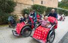 Salida de uno de los paseos en Yayacleta que se realizaron ayer entre residentes de la Misericordia y niños de la Escuela Infantil La Casita
