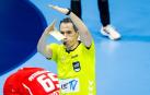 Yon Bustamante López, parando el encuentro Hungría-Montenegro en el Europeo femenino