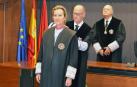 El fiscal superior de la Comunidad Foral de Navarra, Jaime Goyena Huerta, impone a la fiscal Silvia Ordoqui Urdaci la Cruz Distinguida de 1ª Clase de la Orden de San Raimundo de Peñafort