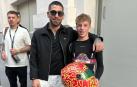 El piloto navarro Raúl Zunzarren junto al boxeador Ilia Topuria en la ‘Gala 30 Under’ organizada por la revista Forbes.