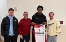 Great Osobor, con los miembros del Génesis de Tudela que le visitaron, entre ellos su ex técnico Luis Humánez