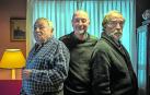 Diego Fandos entre los actores Zorion Eguileor y Ramón Barea