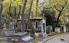 Un gato, en el cementerio de Père Lachaise de París