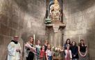 Leyres y Leires junto a la Virgen del Monasterio de Leyre, acompañadas por el prior Eduardo Oliver