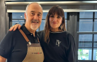 El chef Martín Iturri y la cantante Rozalén
