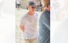 El británico Alfie Allen con gafas de sol y gorra este sábado en Pamplona /
