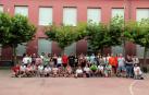 Participantes de la primera jornada del curso que imparte la Asociación Cultural Muga en el patio del colegio público Elvira España de Tudela