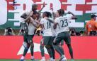 Los jugadores del Chelsea celebran uno de los goles anotados por Joao Pedro