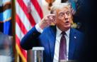 Donald Trump responde a los reporteros este martes
