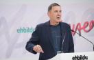 El secretario general de EH Bildu, Arnaldo Otegi, durante una rueda de prensa que ha ofrecido este viernes