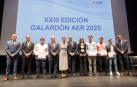 María Chivite y Rafael Loscos, en el centro, escoltados por los galardonados Alfredo Troyas y Ana Elcarte, además de otros invitados a la entrega de los Galardones AER