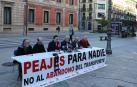 Protesta frente al Parlamento de Navarra