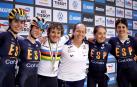 Paula Ostiz, con la seleccionadora Gema Pascual.
