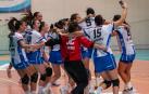 La plantilla del Replasa Beti Onak, celebrando su victoria y el pase de ronda en el duelo disputado en Polonia ante el HC Galychanka ucraniano