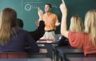 Un profesor de inglés durante una clase. 	ARCHIVO