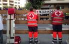 Miembros de la Cruz Roja, antes del inicio del tercer encierro de Tafalla
