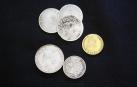 Hallan monedas antiguas entre las hojas de un proceso judicial de 1876