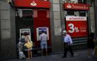 El Santander cobrará dos euros por el uso de sus cajeros a no clientes