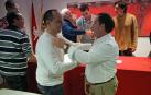 Luis Virto (izda.) y Rafa Del Amo conversan en el final del recuento de la votación de las elecciones.