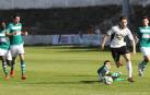 Iván Martín se marcha de dos rivales.