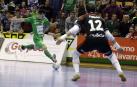 Dani Saldise intenta superar a Fabio en el partido de la semana pasada en el pabellón Anaitasuna.