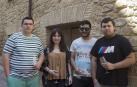 El 5 de junio la villa medieval de San Martín de Unx congregó a los amantes del buen vino en la edición XVIII del Día del Rosado. Las cuatro bodegas del pueblo -San Martín, Máximo Abete, Beramendi y Ayesa- se encargaron de repartir los caldos entre los asistentes, que disfrutaron de una jornada repleta de actividades. El protagonista principal fue el dibujante Mikel Urmeneta, padrino de este año al que cedió el honor la restauradora Atxen Jiménez. Además de la degustación también se organizaron visitas guiadas a las bodegas, catas, exposiciones, rally fotográfico y talleres y juegos para los más pequeños.