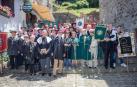 Miembros de varias cofradías navarras y españolas se dieron cita ayer en la localidad de Urzainqui para homenajear al queso de Roncal.