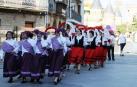 Con la actuación de fin de curso de los grupos de danza y el lanzamiento de chucherías, dieron inicio las fiestas de la Juventud de Olite, que previamente habían visto cómo era lanzado al aire el tradicional chupinazo. Tres días de celebración que ambientaron las calles de esta ciudad durante el pasado fin de semana.