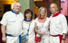 El Teatro Gayarre acogió en Sanfermines un alocado espectáculo, fruto de la versión libre de la popular comedia musical de Jean Poiret 'La jaula de grillos'. Color, música, coreografías y mucha diversión para seguir condimentando las fiestas.