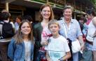 Tras decir adiós a los Sanfermines con el Pobre de Mí, al día siguiente fue el turno de la despedida de la tómbola de Cáritas. Muchas personas se acercaron al paseo de Sarasate para probar suerte y recoger sus premios.
