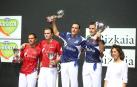 El podio del año pasado. Irujo y Barriola, campeones en el Bizkaia.