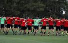 Piña de Osasuna tras el entrenamiento.